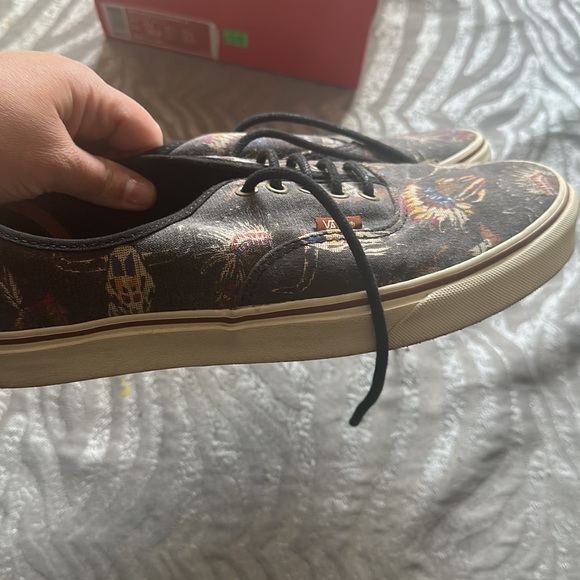 VANS - Picture 3 of 5